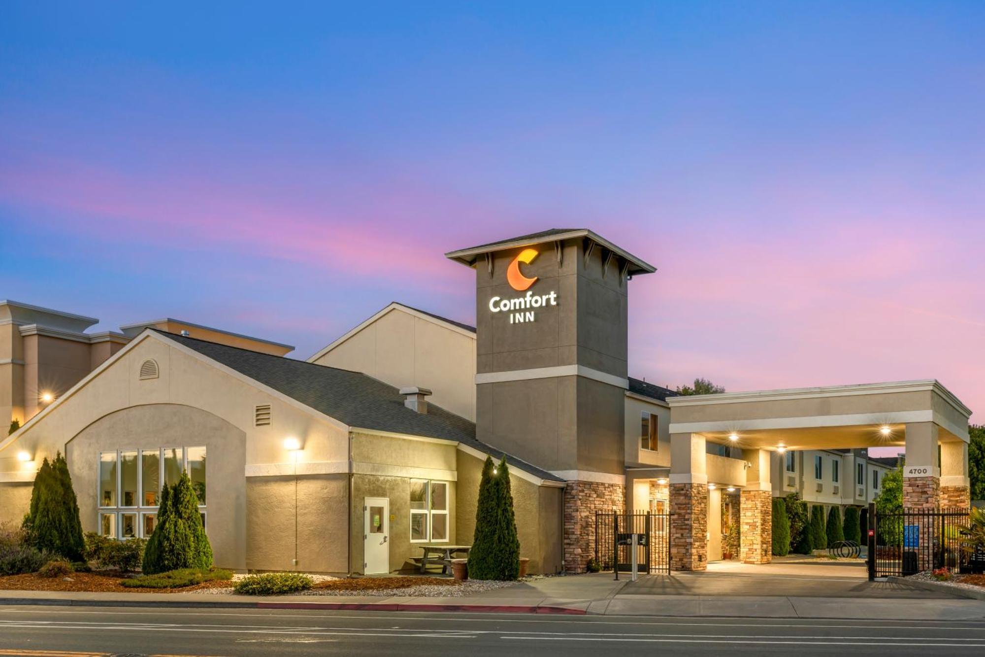 Comfort Inn Арката Экстерьер фото