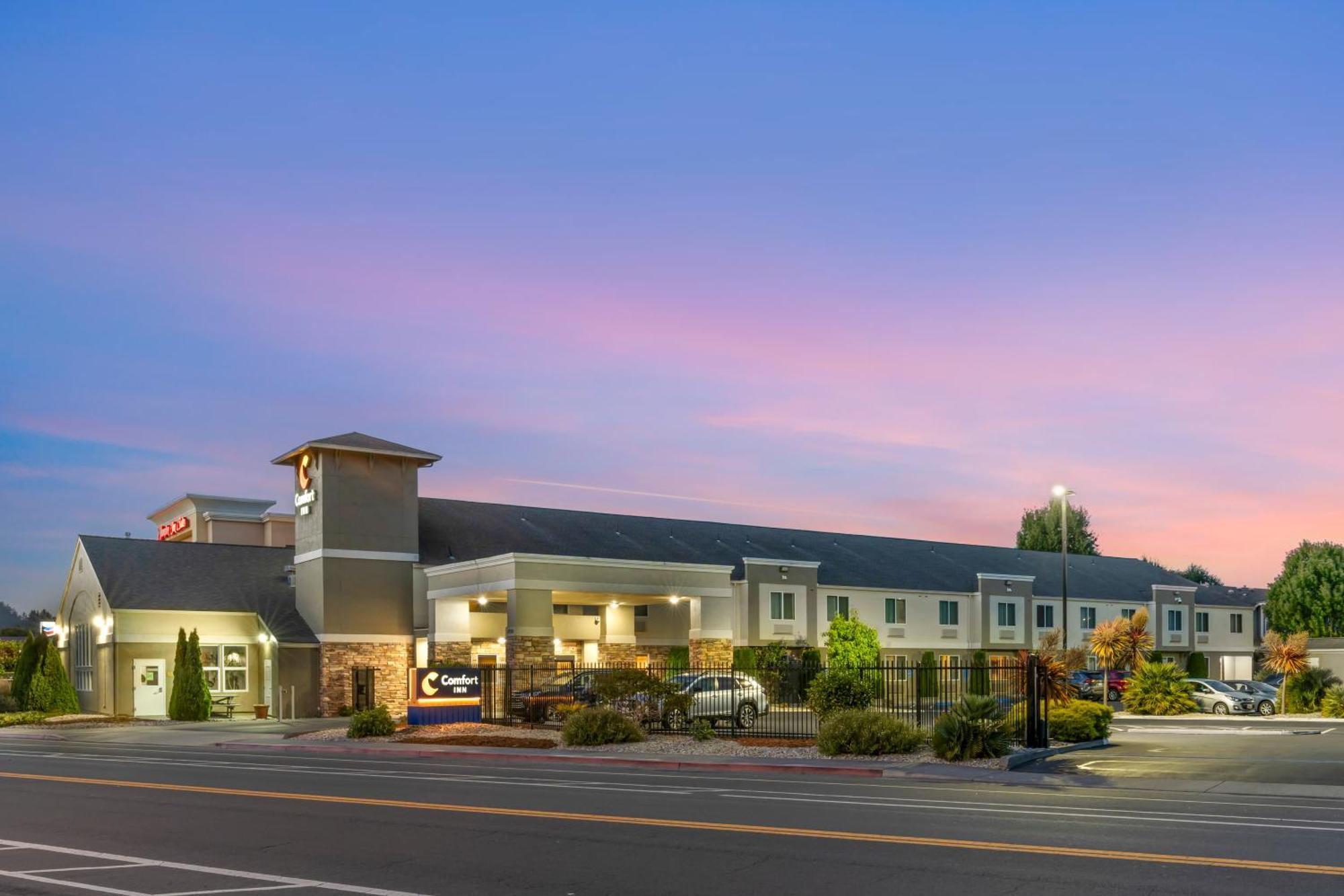 Comfort Inn Арката Экстерьер фото