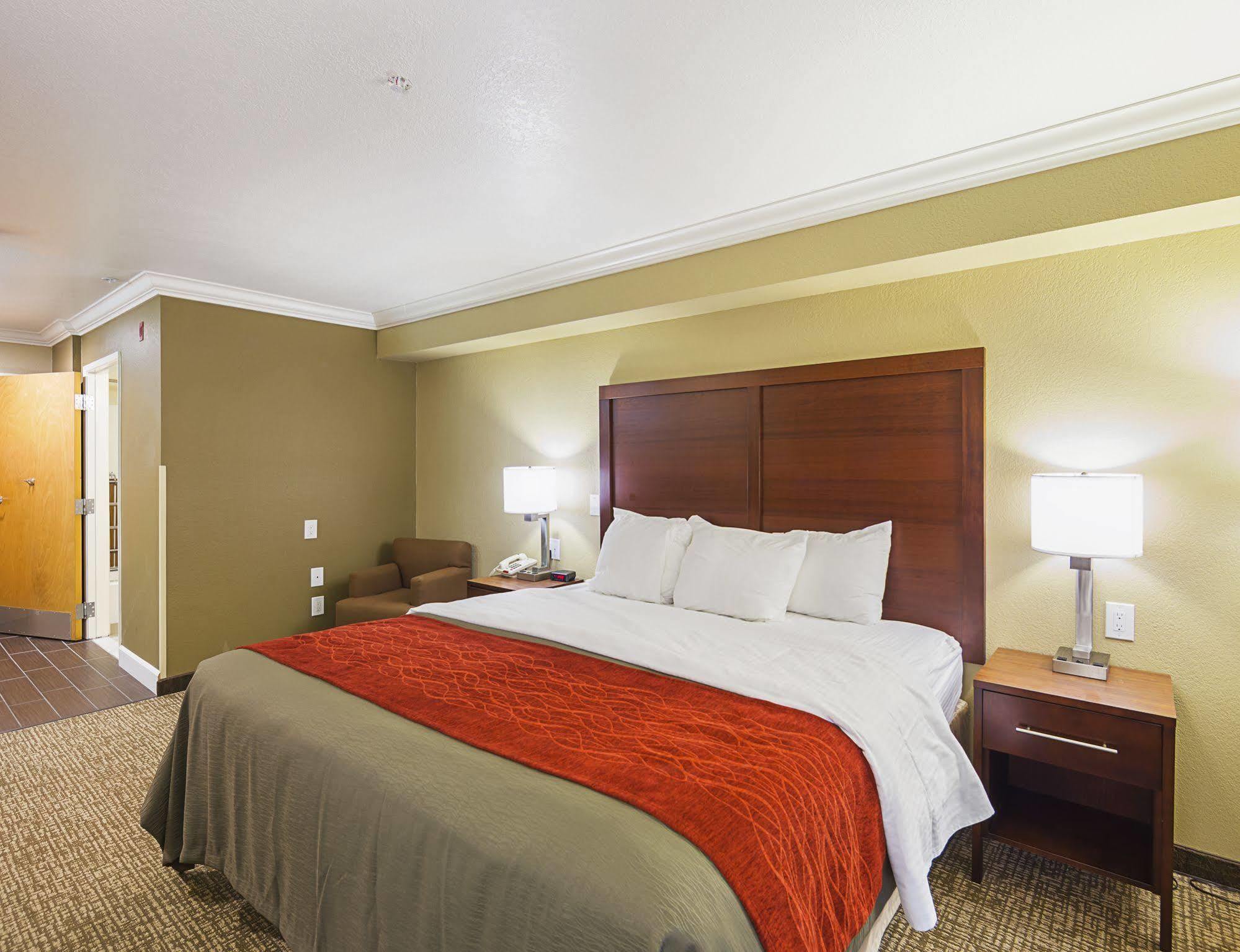 Comfort Inn Арката Экстерьер фото