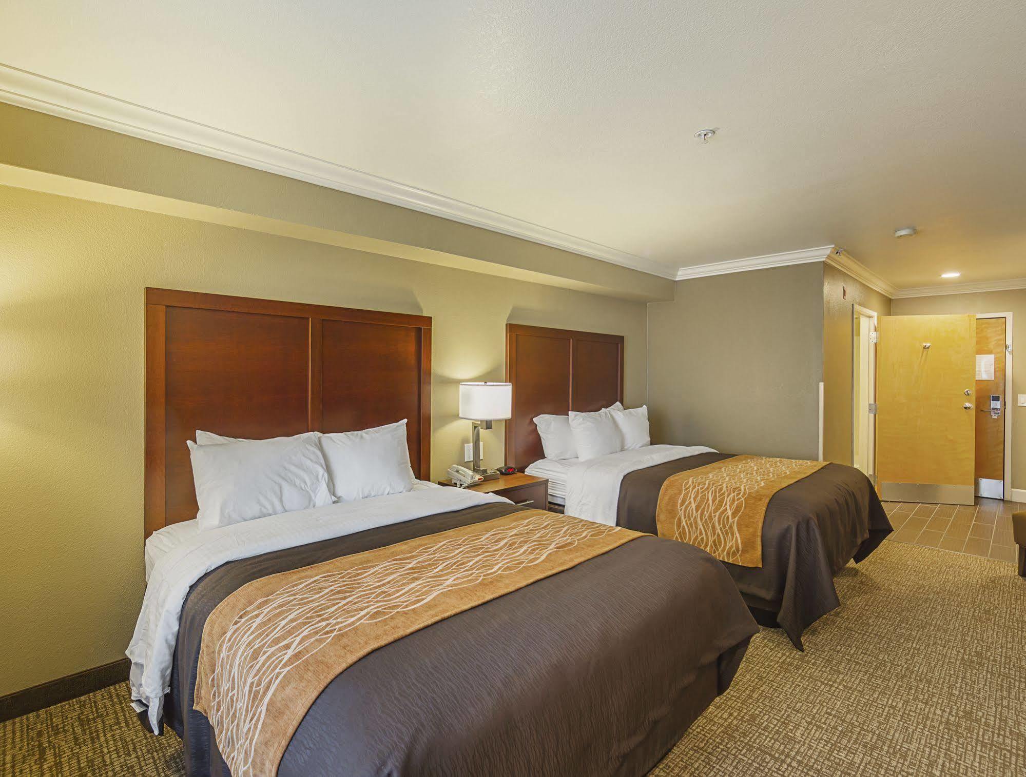 Comfort Inn Арката Экстерьер фото