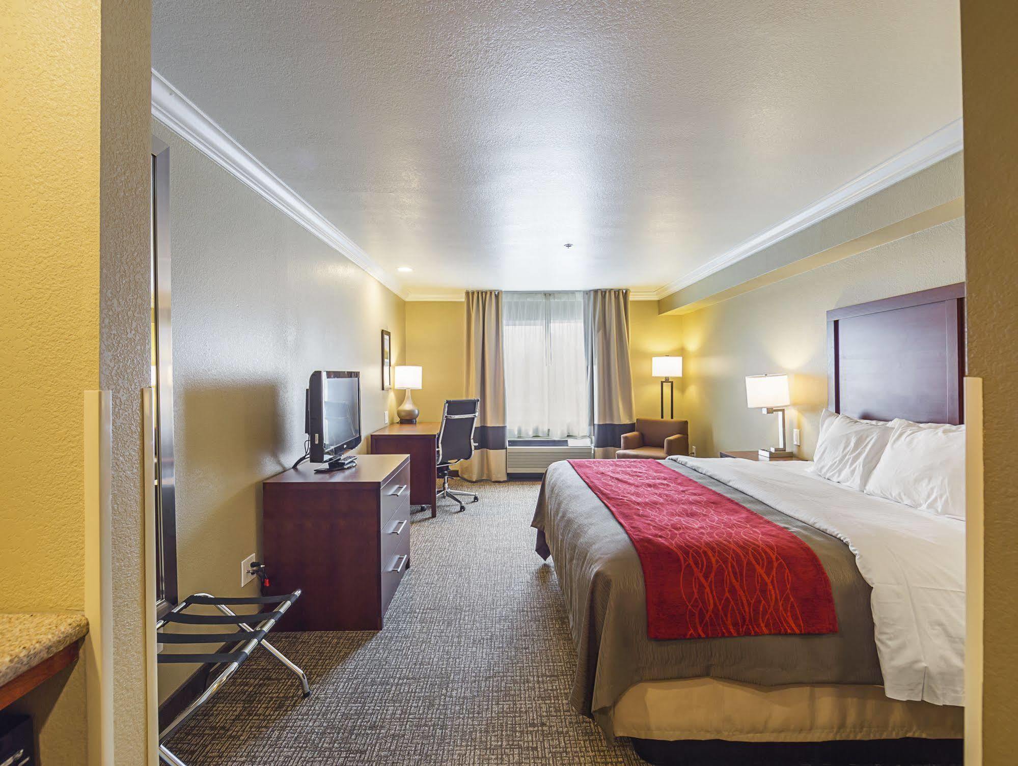 Comfort Inn Арката Экстерьер фото